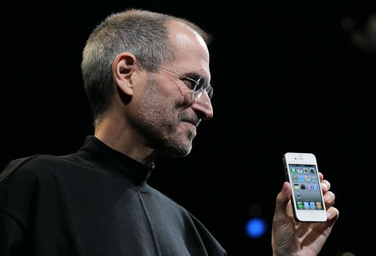 Cam, Çelik ve İnovasyon: iPhone 4 Tasarım Devrimi Neden Bir Sanat Eseridir?
